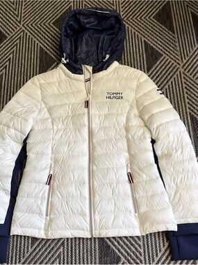 Tommy Hilfiger Ladies' Packable Puffer White Hooded jacket Women's Small